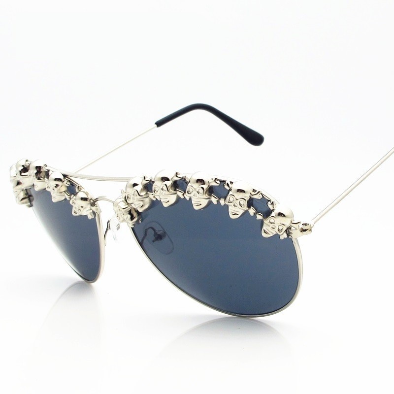 Óculos de sol Steampunk com crânios decorativos de metal