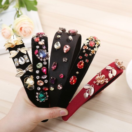 Pulseira elegante com cristais e pérolas