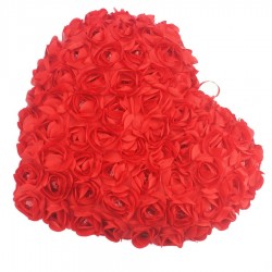 Travesseiro em forma de coração com rosas