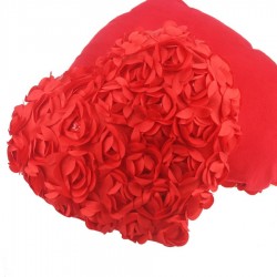 Travesseiro em forma de coração com rosas