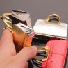 Forma de saco elegante - isqueiro de cigarro de gás recarregável