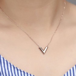 V Letter pendant with necklace - stainless steelNecklaces