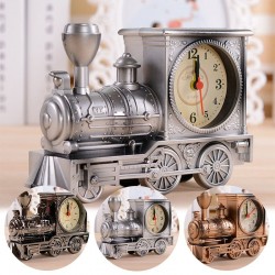 Trem vintage com relógio
