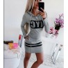 Cartas de NYC impressas - vestido mini manga longa - capuz