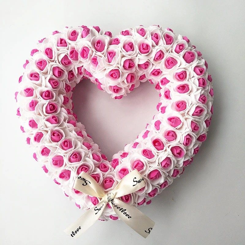Decoração em forma de coração - feito de rosas infinitas
