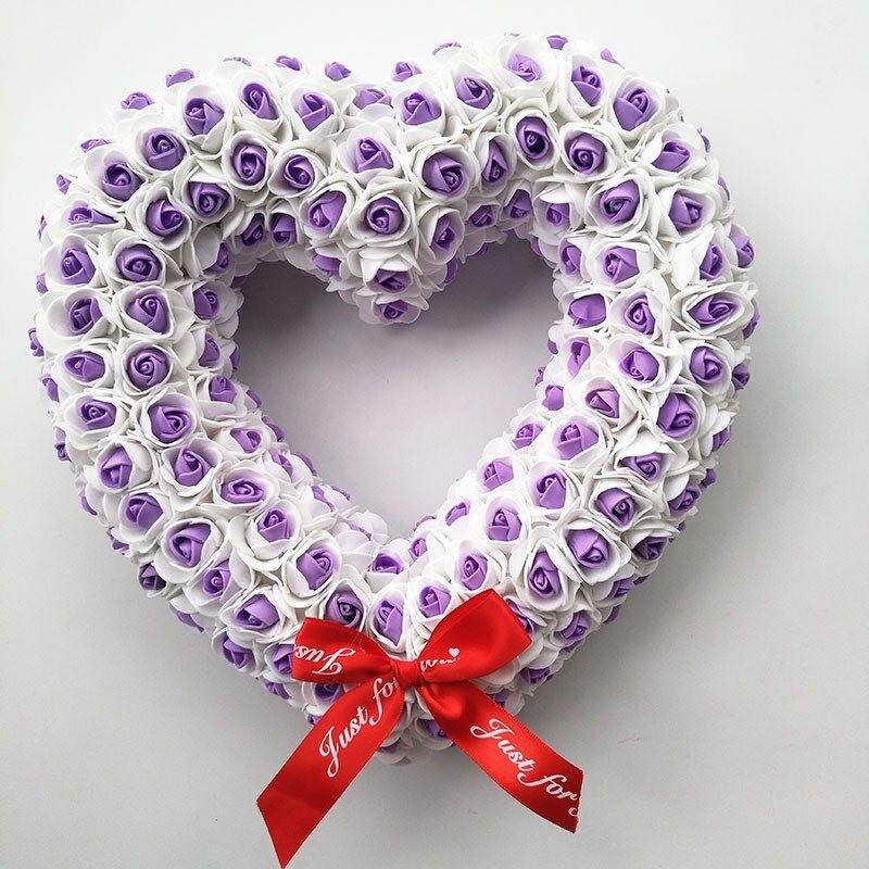Decoração em forma de coração - feito de rosas infinitas