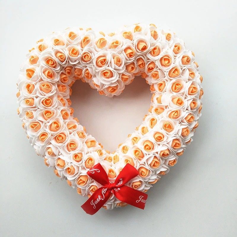 Decoração em forma de coração - feito de rosas infinitas