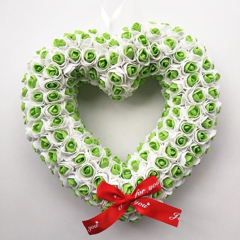 Decoração em forma de coração - feito de rosas infinitas