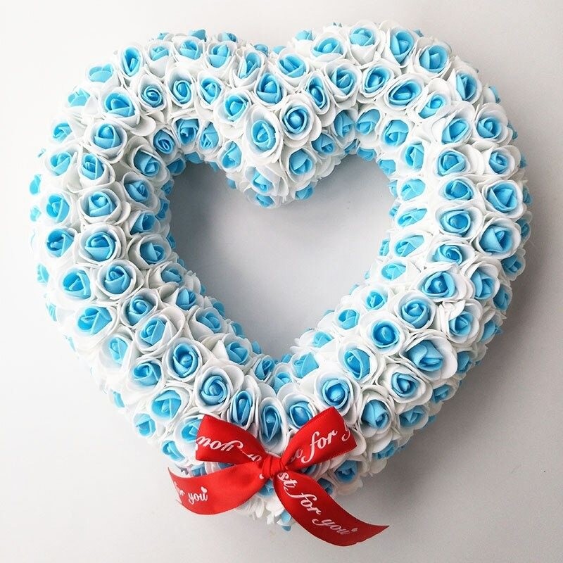 Decoração em forma de coração - feito de rosas infinitas