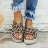 Sandálias de verão - soft platform flip flops