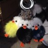 Fluffy furry pom pom com pintos - chaveiro