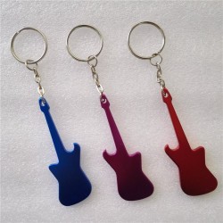 abridor de garrafa com chaveiro - guitarra de metal