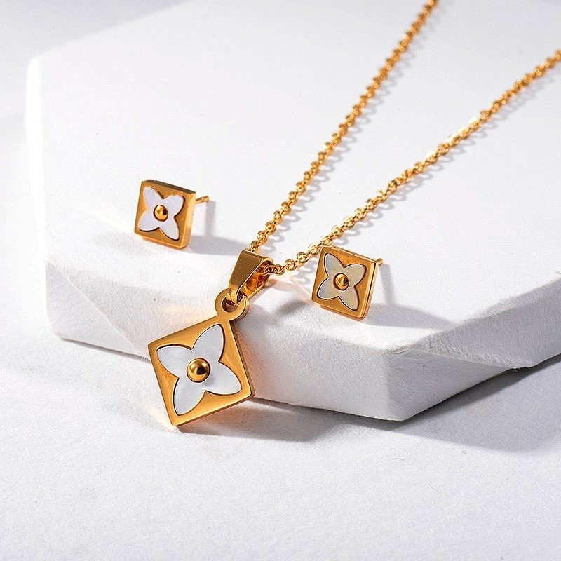 Jewellery set - necklace & earrings - square pendant - flowers with white shell
