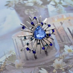 Stylish flower brooch - with glass crystalsBrooches
