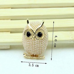 Crystal brooch with pearl owlBrooches