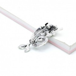 Trendy brooch with crystal chameleon / lizard
