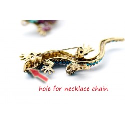 Fashionable brooch - vintage crystal lizard