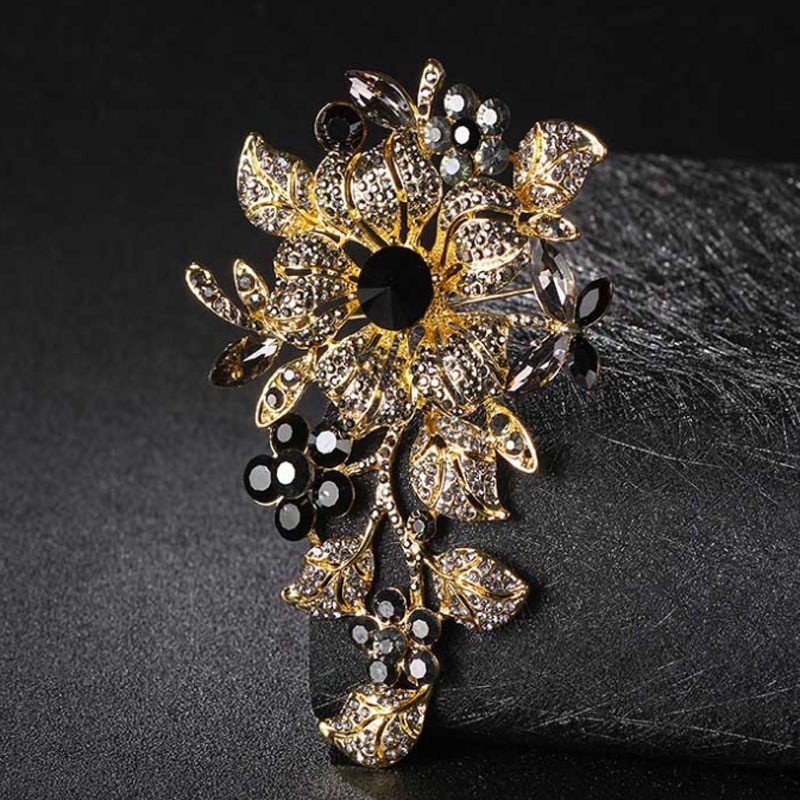 Elegant brooch with big crystal flowers