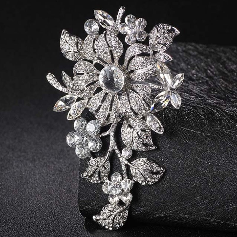 Elegant brooch with big crystal flowers