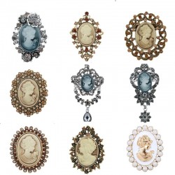 Vintage brooch - crystal cameo