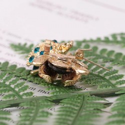 Crystal ladybird - elegant broochBrooches
