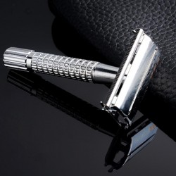 Shaving razor - double edge - with one bladeShaving