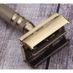 Manual razor - double-sided - long non-slip handle - quick blade replacement - brassShaving