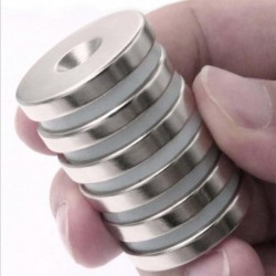 N35 - neodymium magnet - round countersunk - 30 * 4mm - with 5mm hole