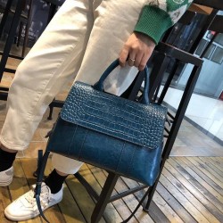 Elegant shoulder bag - leather - crocodile skin pattern