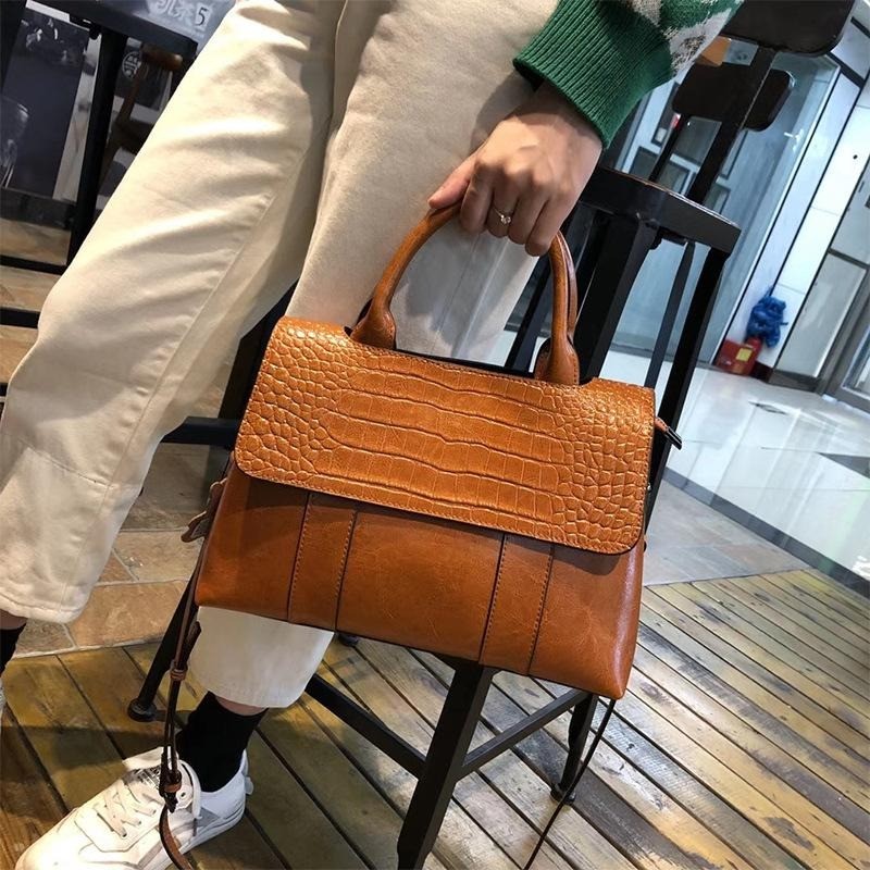 Elegant shoulder bag - leather - crocodile skin pattern