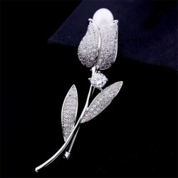 Luxurious white crystal brooch with rose / pearl