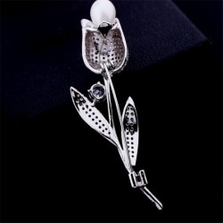 Luxurious white crystal brooch with rose / pearl