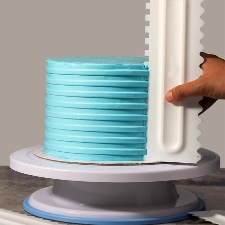 Decorative cream spatula - scraper - irregular teeth / edge