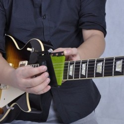 Guitar strings cleaning tool