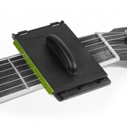 Guitar strings cleaning tool