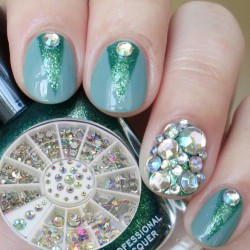 Acrylic rhinestones - multi-sized - for nails decoration