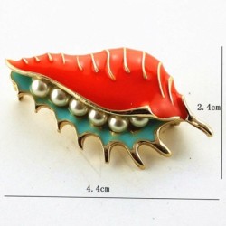 Red sea mussel with pearls - elegant broochBrooches