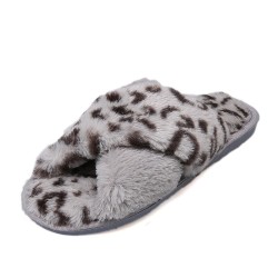 Soft plush slippers - crossed stripes - leopard print