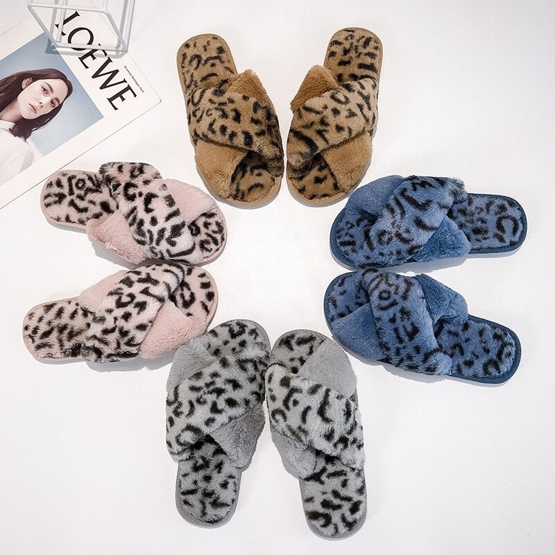 Soft plush slippers - crossed stripes - leopard print