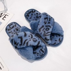 Soft plush slippers - crossed stripes - leopard print