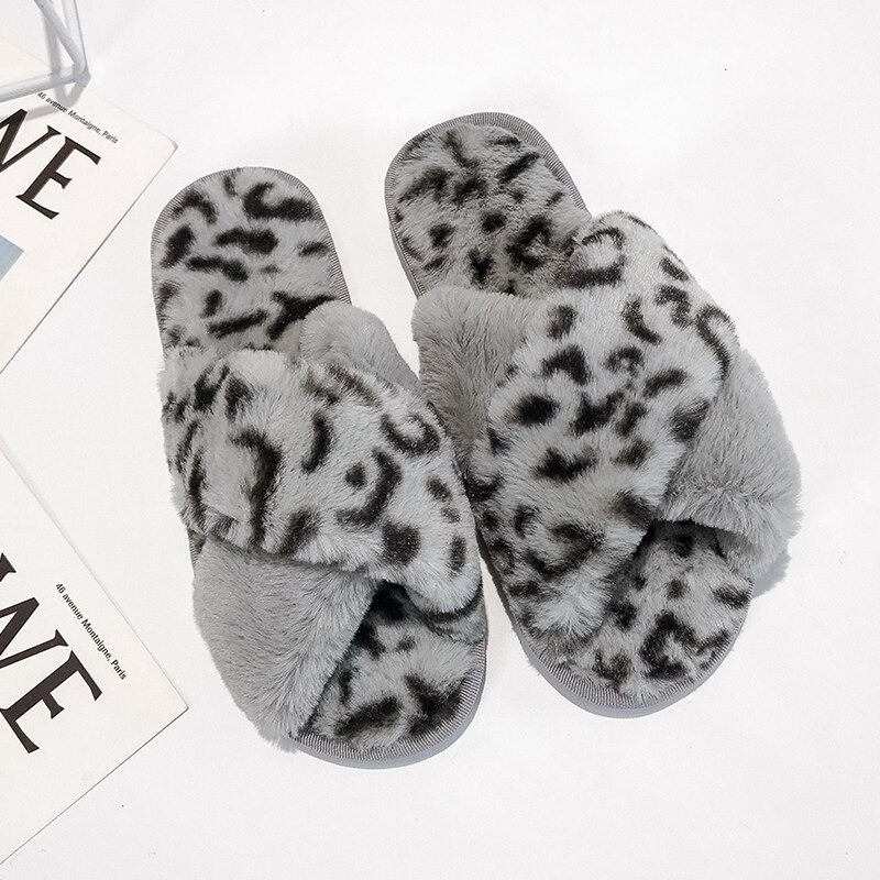 Soft plush slippers - crossed stripes - leopard print