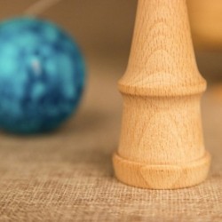 Wooden Kendama toys - colorful juggling ball - stress relief / educational toy - for adult / children - 18cmFidget Spinner
