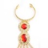 Anel de cinco dedos - com correntes - pulseira de ouro - flores ocas / cristais vermelhos
