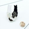 Broche de esmalte na moda - gato duplo branco / preto - alfinete