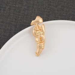 Broche dourado retrô - resumo assimétrico