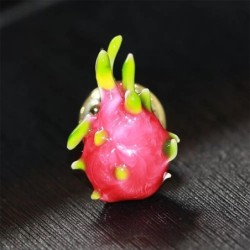 Broche elegante com uma fruta do dragão