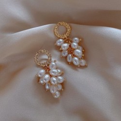 Brincos de ouro elegantes - com pérolas de várias camadas