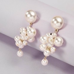 Brincos de pérolas de fios elegantes