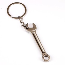 Chaveiro com ferramentas de metal - chave inglesa / martelo / serra / machado / chave inglesa / furadeira elétrica / tesoura
