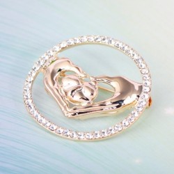 Elegante broche redondo - com cristais - mãos unidas em forma de coração